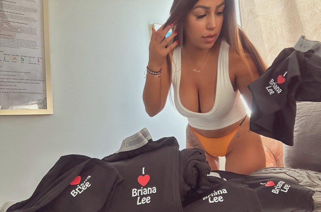 Briana Lee Available for Meet and Greets , Private chats , VIP escort , Video calls , autographs , Exclusive Deals